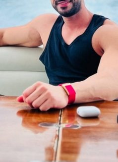 V_MUSCL - Male escort in Dubai Photo 8 of 9