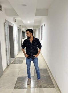 V007 - Male escort in Ahmedabad Photo 3 of 6