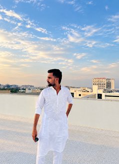 V007 - Male escort in Ahmedabad Photo 4 of 6