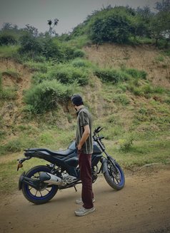 V007 - Male escort in Ahmedabad Photo 5 of 6