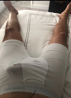 NURU MASSAGE ONLY WOMEN OR LESBIAN - Male escort in Dubai Photo 3 of 3