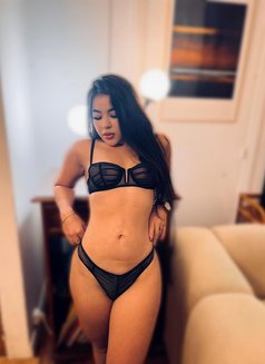 Vaiolett - escort in Dubai Photo 1 of 8