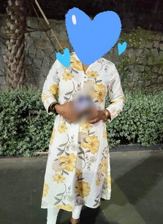 Vaishu - puta in Hyderabad Photo 2 of 4