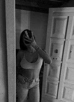 Vaishu - escort in New Delhi Photo 1 of 3