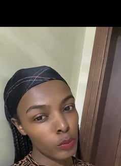 Val - masseuse in Nairobi Photo 1 of 3