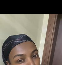 Val - masseuse in Nairobi