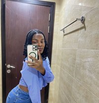 Val - masseuse in Nairobi