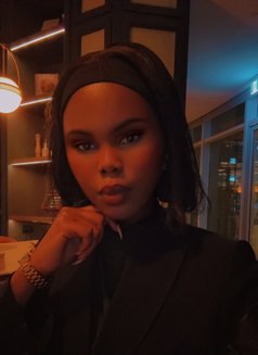 Val - escort in Riyadh Photo 1 of 3