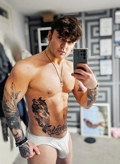 Valentin Uk - Male escort in London Photo 4 of 8