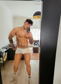 Valentin Uk - Male escort in London Photo 5 of 8