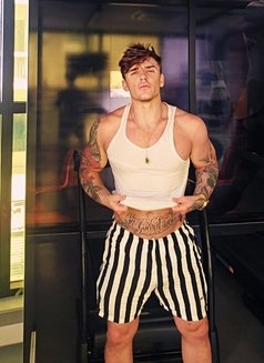 Valentin Uk - Male escort in London Photo 7 of 8