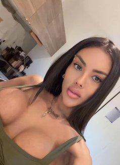 Valentina - escort in Paris Photo 4 of 15