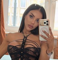 Valentina - escort in Paris