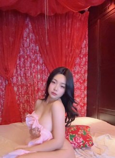 Valentina - puta in Hanoi Photo 1 of 4