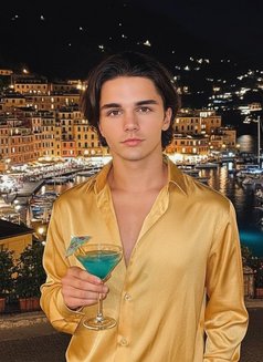 Valentino - Male escort in Bangkok Photo 7 of 7