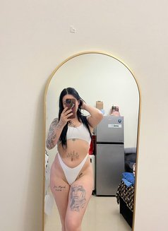 Valeria - puta in Dubai Photo 2 of 11