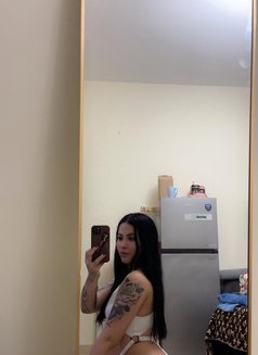 Valeria - puta in Dubai Photo 5 of 11