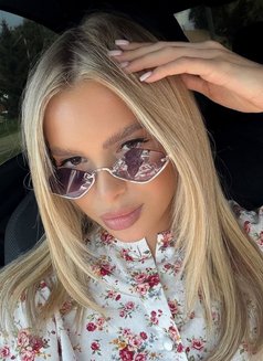 Valeria - escort in Seoul Photo 3 of 10