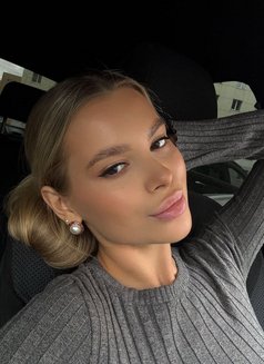 Valeria - escort in Seoul Photo 4 of 10