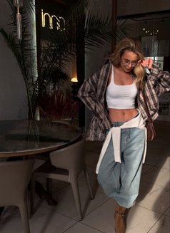 Valeria - escort in Seoul Photo 6 of 10