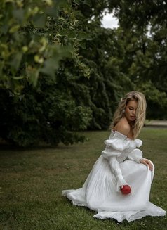 Valeria - escort in Seoul Photo 10 of 10