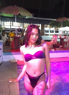 Valerie Dempsey - Transsexual escort in Makati City Photo 2 of 5