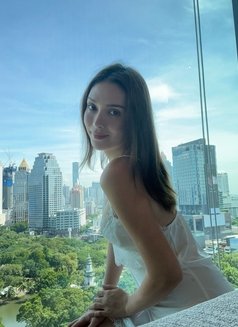 Valerie - escort in Macao Photo 7 of 17