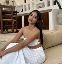 VALERIE PETITE GIRL IN SEMINYAK - puta in Bali