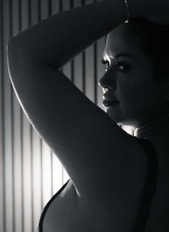 Valery - escort in Dubai Photo 3 of 5