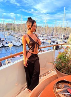 Valery - escort in Madrid Photo 2 of 5