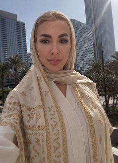 Valery Moon - puta in Riyadh Photo 5 of 8