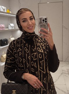 Valery Moon - puta in Riyadh Photo 7 of 8