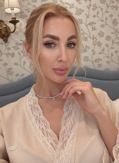 Valery - puta in Riyadh Photo 9 of 10