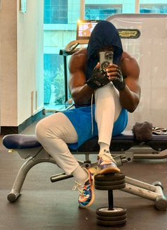 Valid - Male escort in Dubai Photo 4 of 8