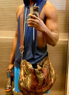 Valid - Male escort in Dubai Photo 5 of 8