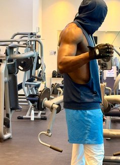 Valid - Male escort in Dubai Photo 6 of 8