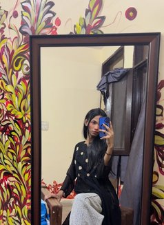 liyanaa - Acompañante transexual in New Delhi Photo 2 of 14