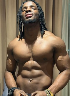 Vandam - Acompañantes masculino in Muscat Photo 1 of 9