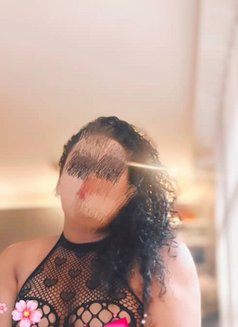 Vandana - Transsexual escort in Kuala Lumpur Photo 1 of 2