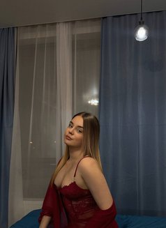 Vanessa - puta in Dubai Photo 7 of 9