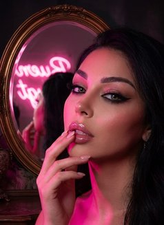 Vanessa - Transsexual escort in Beirut Photo 4 of 9