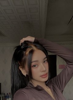 Liza - escort in Singapore Photo 1 of 5
