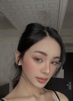 Liza - escort in Singapore Photo 3 of 5