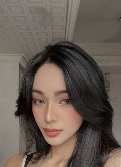 Liza - escort in Singapore Photo 4 of 5