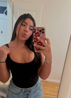 Vanessa - escort in Beirut Photo 3 of 6