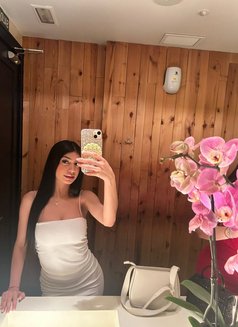 Vanessa - escort in Madrid Photo 7 of 7