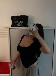 Vania - escort in Bali Photo 4 of 5