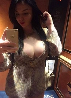WILD CAM FUN FOR NOW! - Transsexual escort in Jeddah Photo 8 of 16