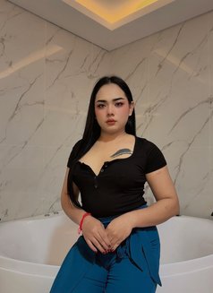 Vanilla - Transsexual escort in Abu Dhabi Photo 2 of 5