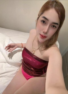 Vannah - escort in Singapore Photo 2 of 2